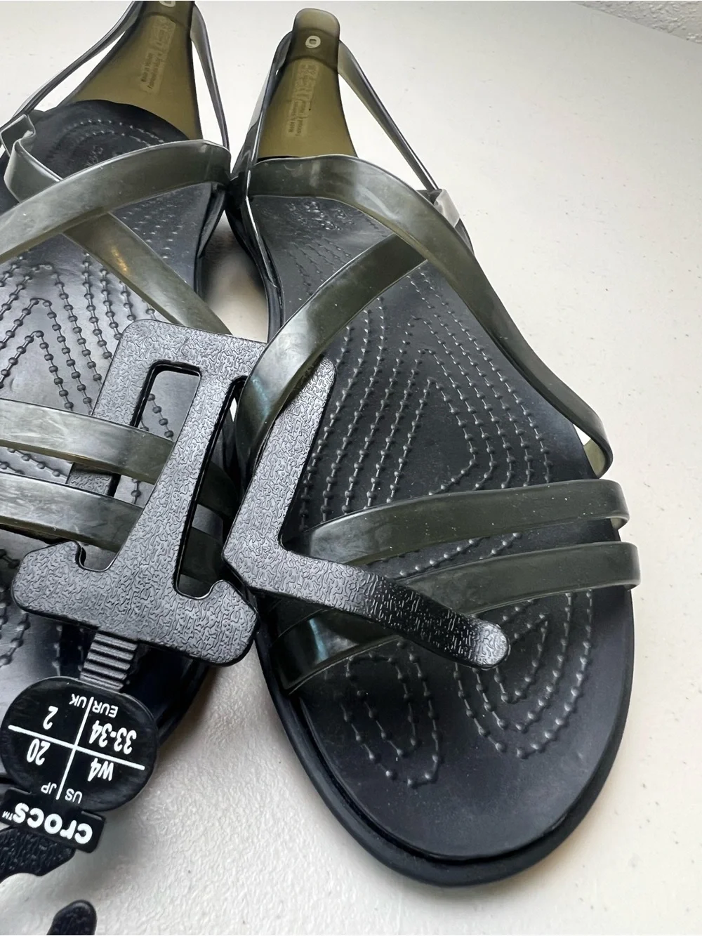 Crocs NWOT Isabella Strappy Flat Sandals Size Women’s 4 Green/Black